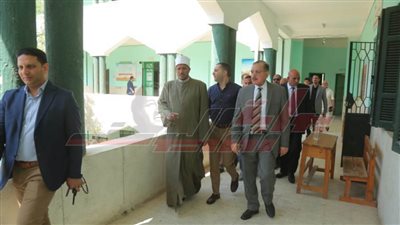 محافظ كفر الشيخ يتفقد لجان الثانوية الأزهرية ويطمئن على سير الامتحانات