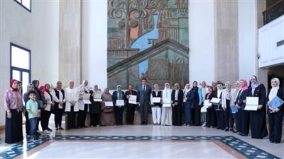 وزير الصحة يكرم الموظفات المثاليات بمختلف قطاعات الوزارة