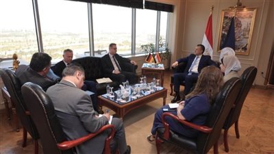 وزير السياحة يبحث وضع السائحين الذين حجزوا رحلاتهم مع FTI 