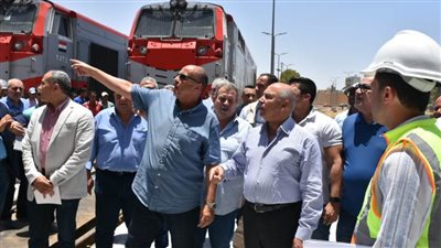 وزير النقل يتفقد محطة أسوان ويتابع تطوير الورشة ويجتمع بطوائف التشغيل