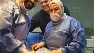 عملية جراحية خطيرة لتسليك شريان ذراع إحدى السيدات واستئصال الجلطات لإنقاذها من البتر