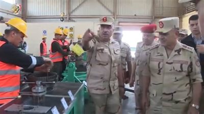 عاجل.. رئيس الأركان  يتفقد إحدى الوحدات الفنية التابعة لإدارة المدرعات وإحدى الشركات التابعة للهيئة العربية للتصنيع
