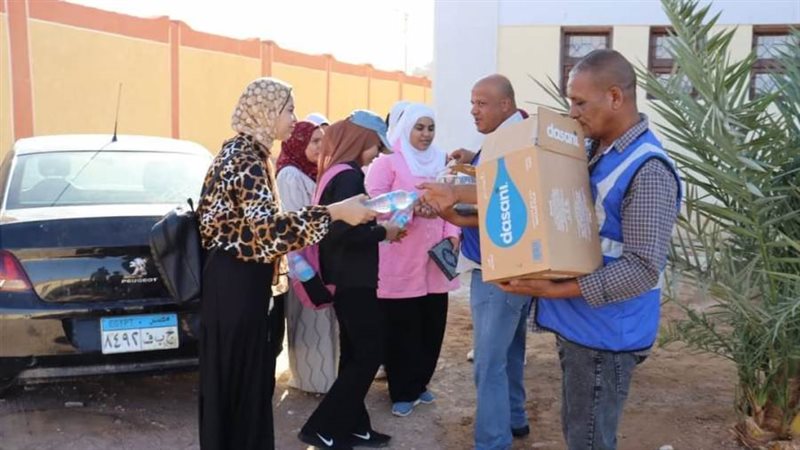 توزيع عصائر ومياه