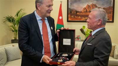 ملك الأردن يمنح وسام الاستقلال من الدرجة الأولى لوكالة 