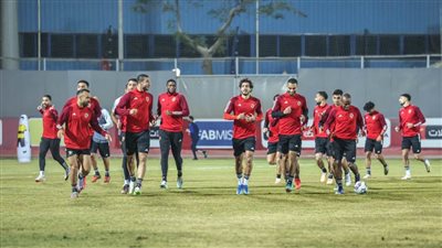 كولر يحاضر اللاعبين بالفيديو وتقسيمة للاعبي الأهلي استعدادًا لـ فاركو