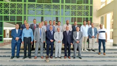 رئيس جامعة المنيا يجتمع برؤساء أقسام الهندسة  ويوجه بتقديم برامج دراسية نوعية 