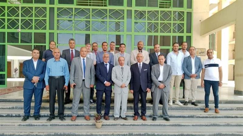 رئيس الجامعة مع رؤساء