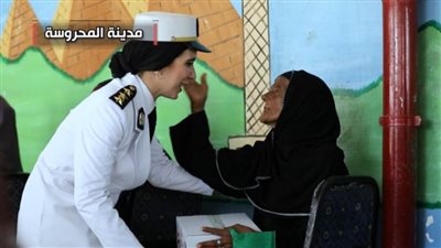 احتفالا بعيد الأضحى.. الداخلية توزع هدايا على المواطنين