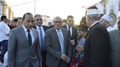 بالصور.. محافظ بورسعيد يؤدي صلاة عيد الأضحى وسط الآلاف من المواطنين 