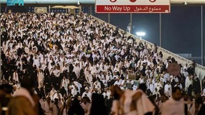 عاجل| مشعر منى يستقبل حجاج بيت الله الحرام لرمي جمرة العقبة