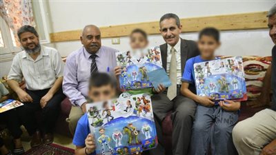 بالصور.. محافظ الغربية يشارك الأيتام فرحة العيد ويقدم لهم الهدايا