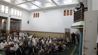 محافظ أسوان يؤدي صلاة عيد الأضحى المبارك وسط جموع المصلين بمسجد النصر