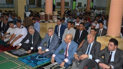 محافظ سوهاج يؤدي صلاة عيد الأضحى بمسجد 