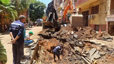 مياه أسيوط تواصل إصلاح كسر الخط الرئيسي