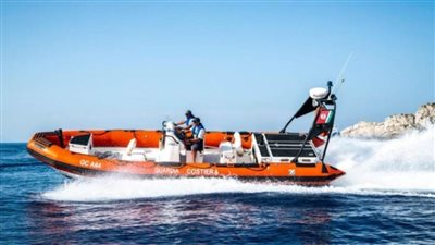 غرق قارب مهاجرين قبالة السواحل الإيطالية.. إنقاذ 12 والبحث جارٍ عن ناجين