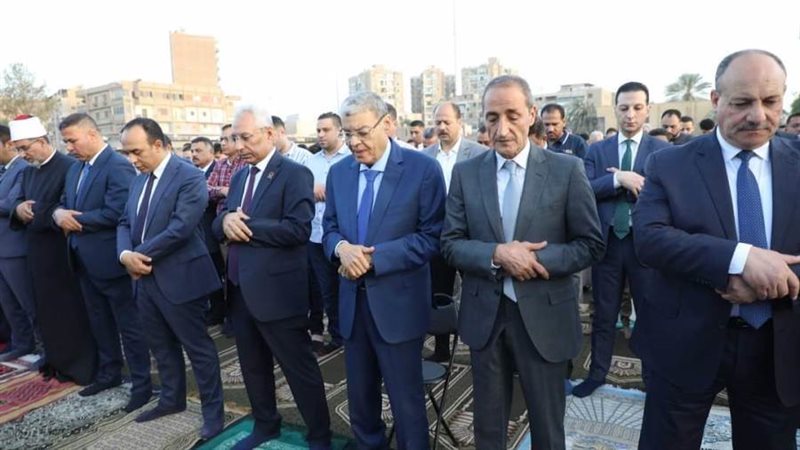 محافظ المنيا يؤدي