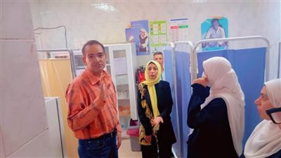 إحالة طبيب للتحقيق وخصم من راتب اثنين آخرين بالوادي الجديد