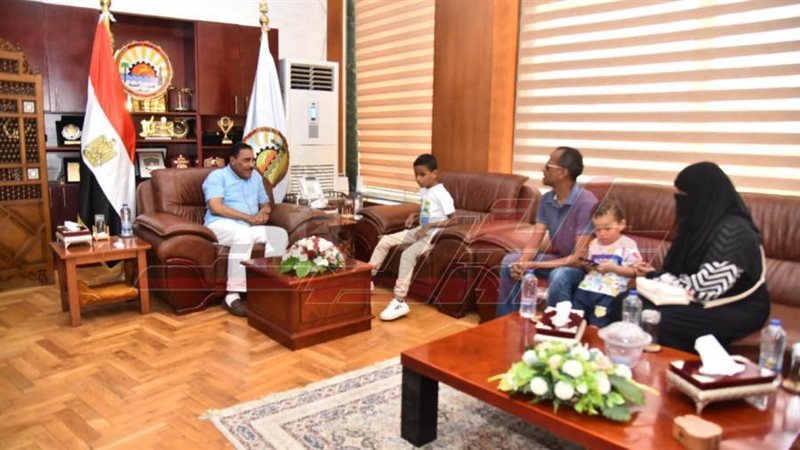 معاذ مع محافظ مطروح