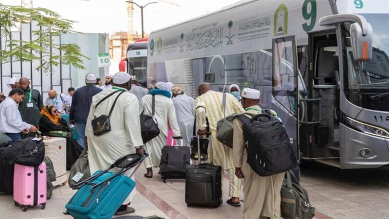 الضيوف لدى مغادرتهم