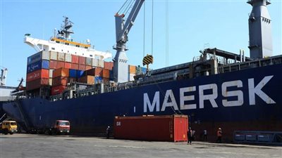 متظاهرون يطالبون شركة 