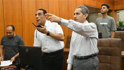 بالصور.. محافظ الغربية يتابع امتحانات الثانوية العامة من داخل مركز الطوارئ