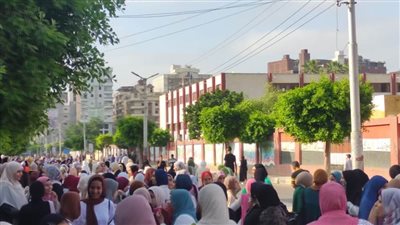 طلاب البحيرة يشتكون من طول امتحان اللغة العربية