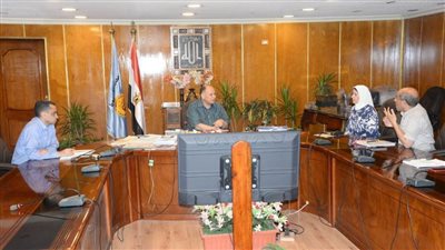 محافظ أسيوط يؤكد اهتمام الدولة بزيادة حجم الاستثمار ويوجه بتقديم الخدمات للمستثمرين بالمناطق الصناعية 