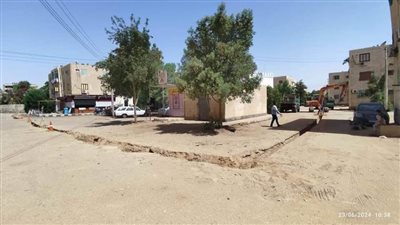 ترميم ورصف 4.5 كم طرق بأحياء مدينة الخارجة في الوادى الجديد