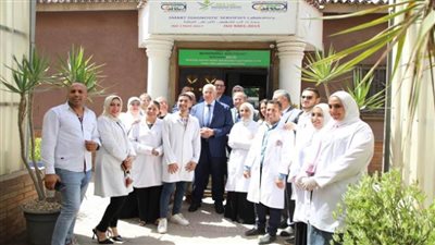 وزير الزراعة يتفقد معمل سمارت لاب لتشخيص الأمراض النباتية
