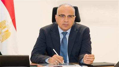 وزير الرى: متابعة مناسيب وتصرفات المياه بالترع المغذية لزمامات النقاط الساخنة بشكل مستمر