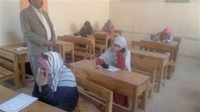 رئيس منطقة سوهاج الأزهرية يتفقد اختبارات نهاية المستوى برواق العلوم الشرعية والعربية 