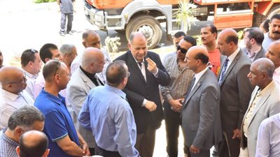 محافظ أسيوط يتفقد آثار حريق محدود بوحدة الحاسب الآلي بكلية الطب
