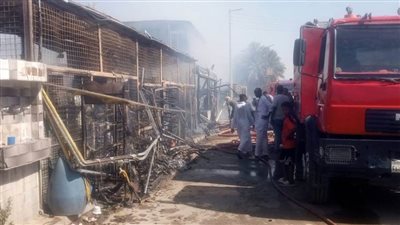   محافظ أسوان: السيطرة على حريق اندلع بـ 3 أكشاك للبقالة بجوار مزلقان كلابشة