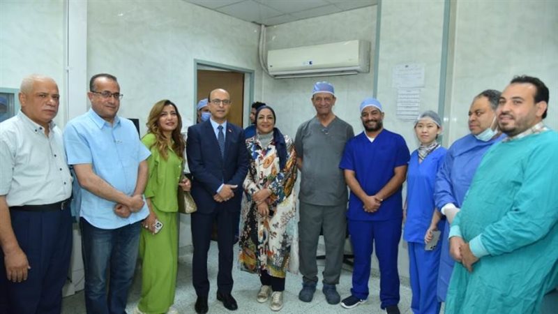 رئيس الجامعة مع الفريق