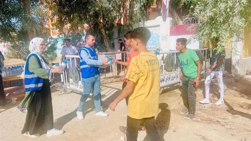 حياة كريمة توزع مياه