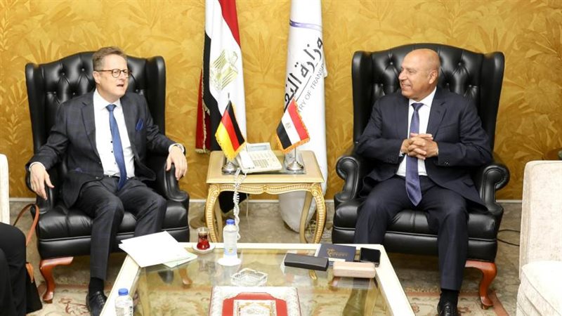 وزير النقل و السفير