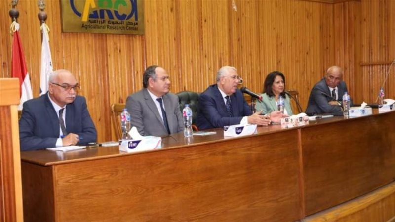 وزير الزراعة خلال