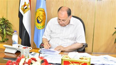 محافظ أسيوط يعتمد قرار الموافقة على استقطاع فدانين لإنشاء مجمع مدارس بالقوصية