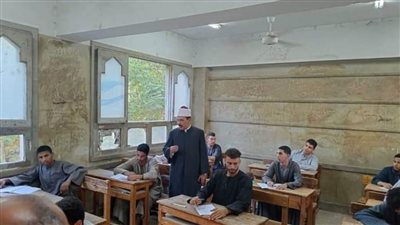 طلاب الشهادة الثانوية الأزهرية بسوهاج يؤدون امتحان مادة النحو 