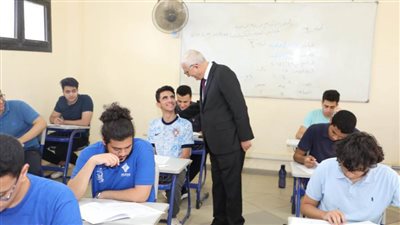 المتفوقون يؤدون امتحان استعداد القبول بالجامعات 