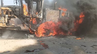 تفحم معدات ولوادر محطة خلاطة الأسفلت بشركة الرصف الحكومية بالوادي الجديد