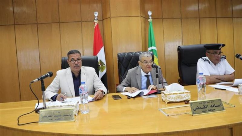 محافظ المنيا خلال