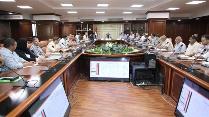 اجتماع محافظ بنى