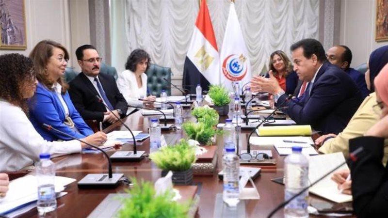 اجتماع وزير الصحة