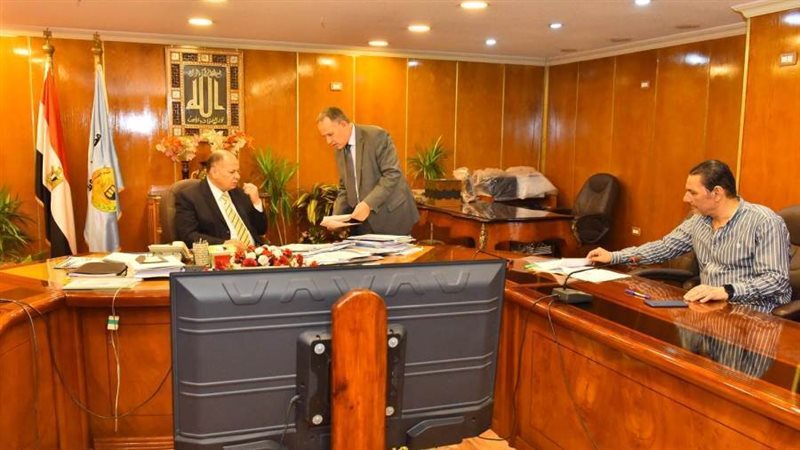 محافظ أسيوط خلال