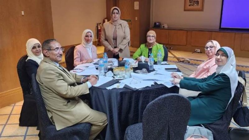 نقيبة التمريض خلال