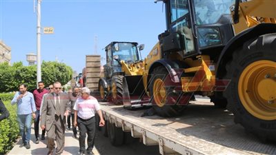 دعم ورفع كفاءة منظومة النظافة بـ «4 لوادر» بكفر الشيخ 