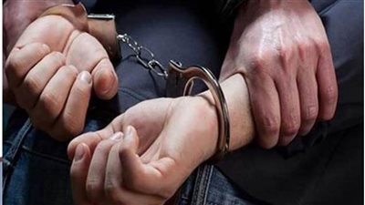 ضبط عامل بمكتبة لقيامه بتقليد كارنيهات العضوية الخاصة بأحد الأندية الرياضية