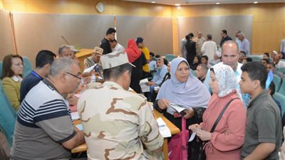 شاهد عمليات تلقي طلبات ذوي الهمم المتقدمين للجنة التجنيد بالبحيرة 