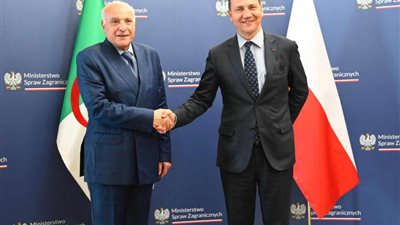وزير الخارجية البولندي يلتقي نظيره الجزائري